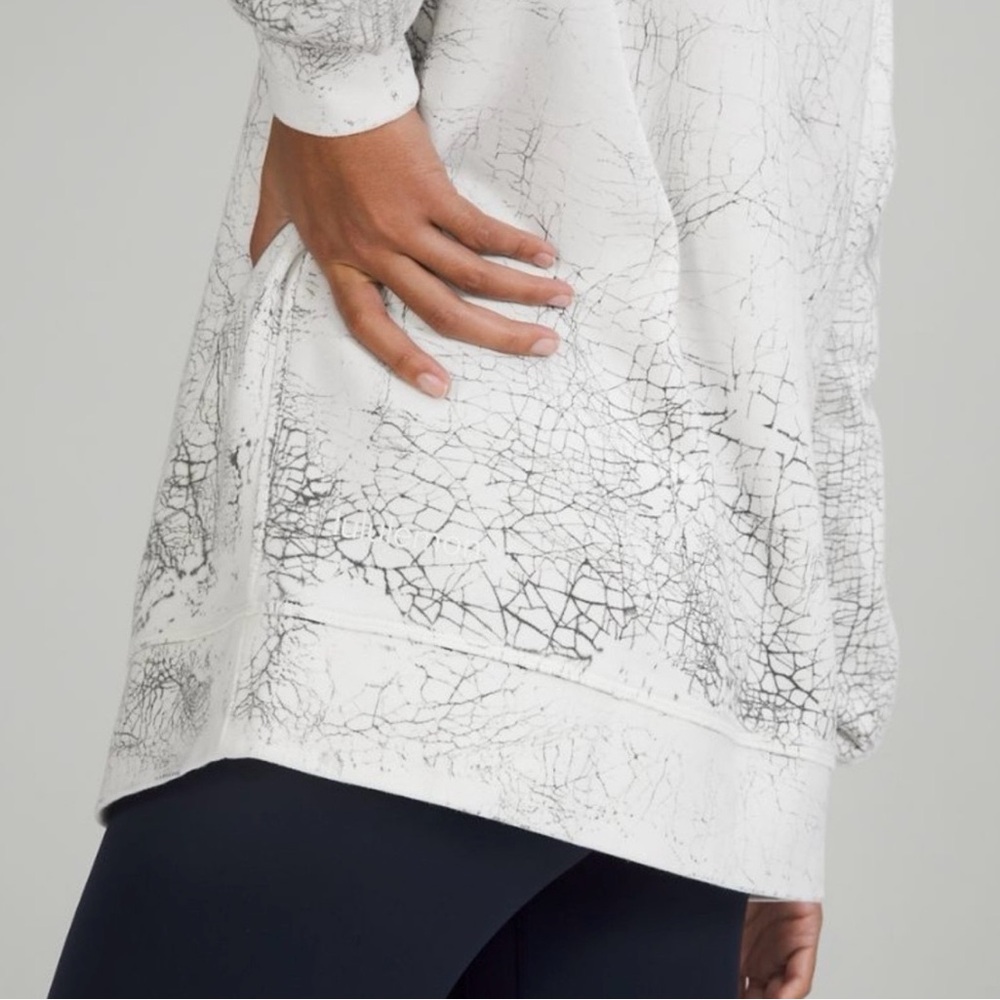 Lululemon Athletica crackle on white Crew Neck Sweater with special embroidery - Picture 2 of 10